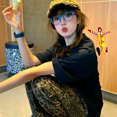 我们何不引吭高歌？